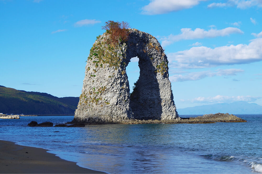 奥尻島の鍋釣岩