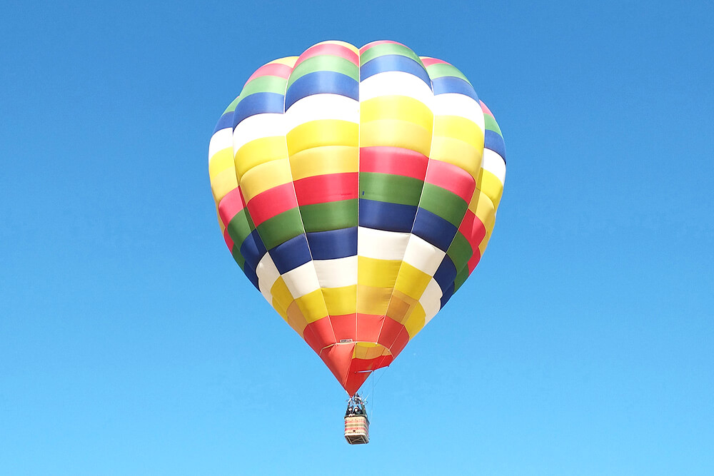 世界観まで変わるかも？北海道の夏は「熱気球」に乗って空から地平線を眺めよう！の画像