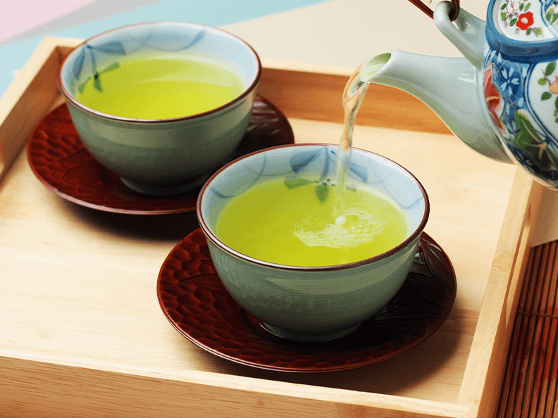 緑茶を注ぐ