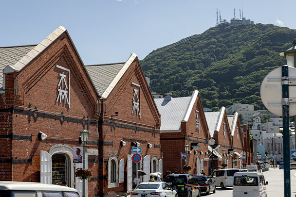 プティ・メルヴィーユがある函館金森倉庫と函館山