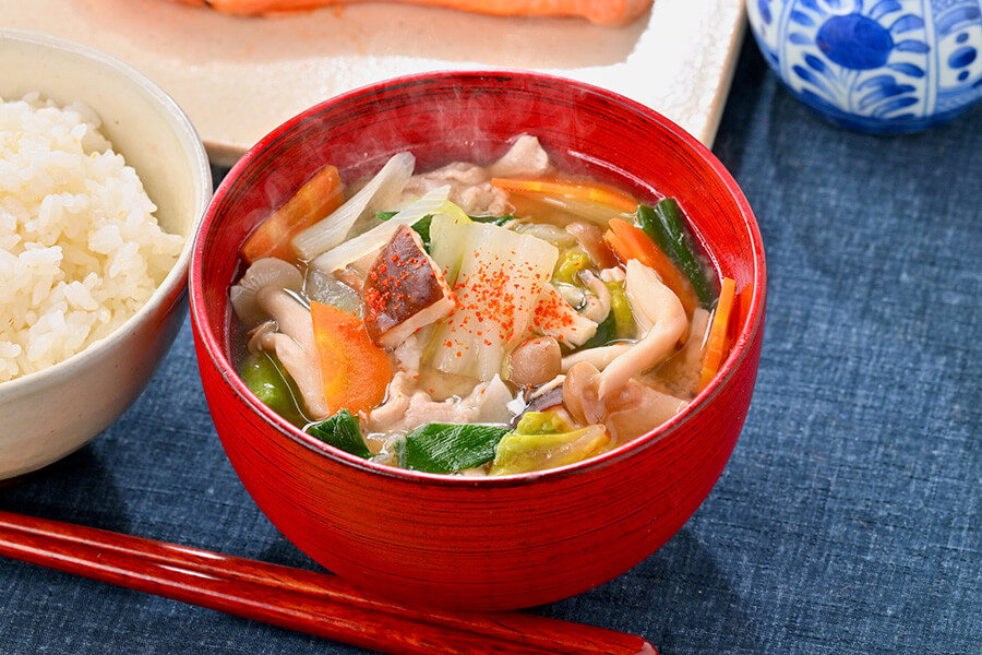 いろいろな具が入った味噌汁