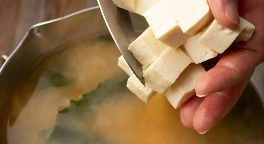 調理中の味噌汁